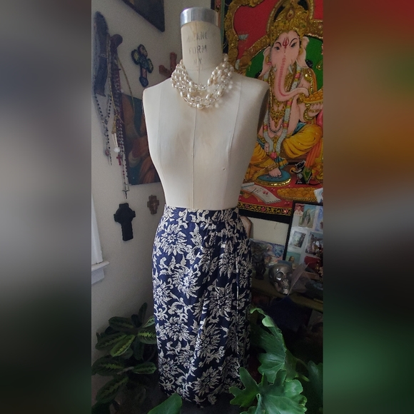 Carlisle vintage silk skirt - Picture 2 of 12